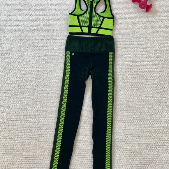 ⭐️Sale⭐️Fabletics sports bra and leggings set size XXS - Picture 3 of 4